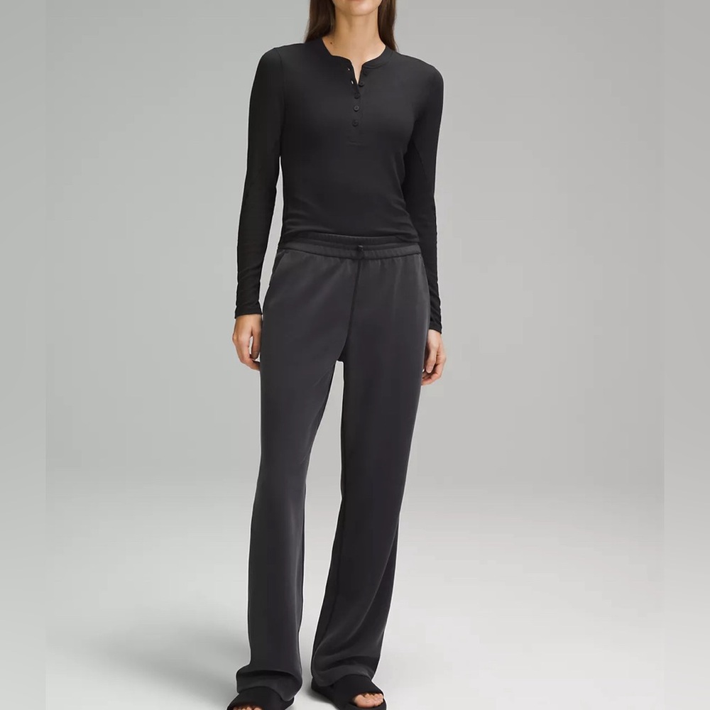 Lululemon softstreme high-rise black sweats lounging pants - size 2